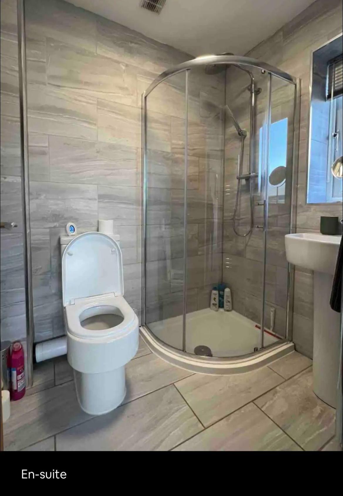 Green 3 Bed Bungalow With En-Suite And Parking Felton (Somerset) Exterior foto